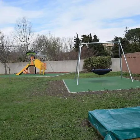 Apartment Le Petit Bonheur - Place Parking Privee - Clim - Terrasse - Piscine Partagee - Proche Parc Spirou Saint-Saturnin-les-Avignon