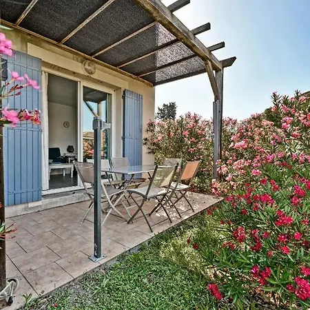 Apartment Le Petit Bonheur - Place Parking Privee - Clim - Terrasse - Piscine Partagee - Proche Parc Spirou Saint-Saturnin-les-Avignon
